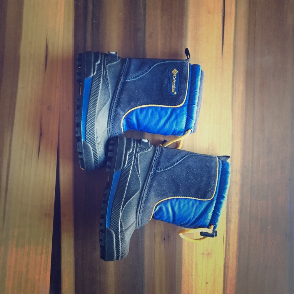 Columbia blue toddler snow boots, size 7